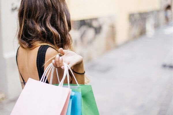 how to shop for clothes on a budget