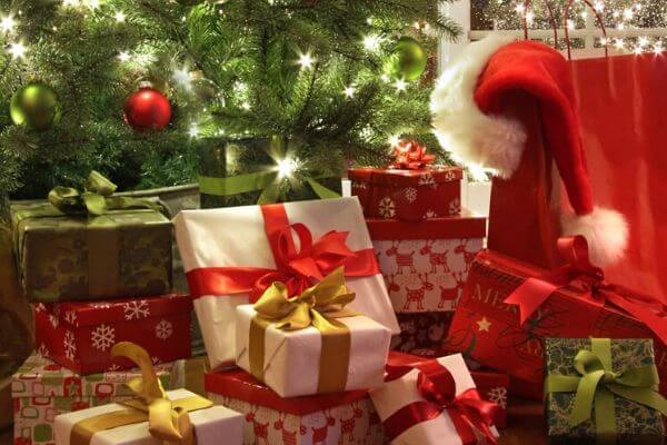 picture of gifts to show how to spend less at Christmas