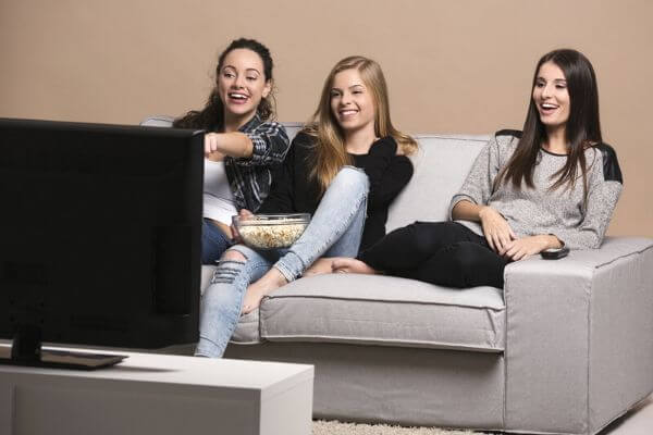 Picture of friends on a couch for fun things to do instead of spending money with friends