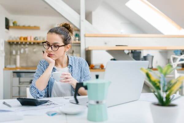 picture of lady finding jobs that pay $17 an hour