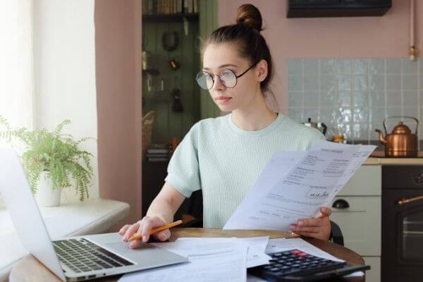 picture of lady finding jobs that pay $30 an hour