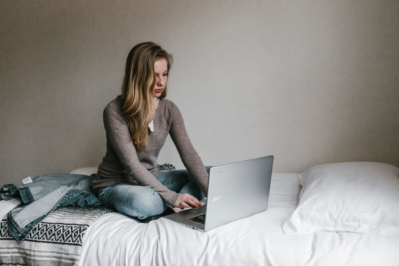 Picture of a lady working early as an online english tutor