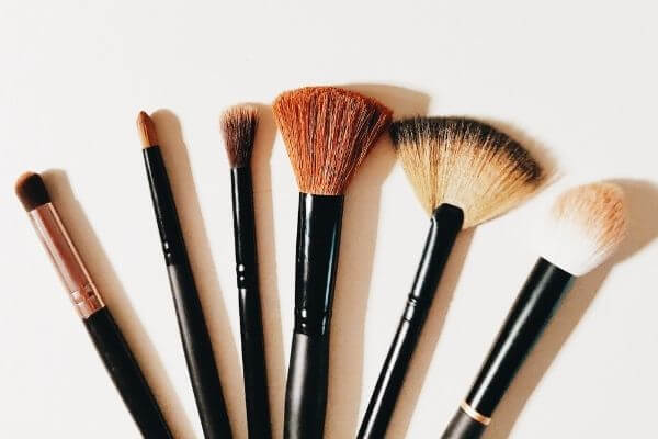 Picture of makeup tools for Cheap gift ideas for the makeup artist.