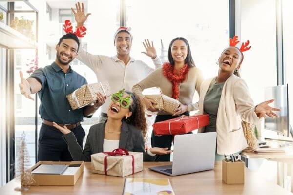 Picture of a group of people having fun on the entertainment holiday bucket list!