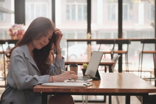 Picture of a lady sitting down to create her first budget by paycheck