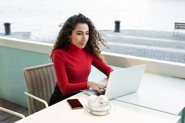 Picture of a lady on a laptop.