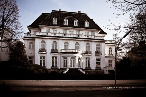 Picture of a Victorian mansion