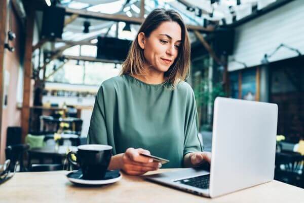 Picture of someone shopping online and wondering does amazon offer refunds for price drops.