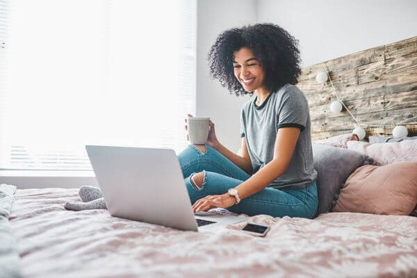 Picture of a woman looking on her laptop for how to make money fast as a woman.