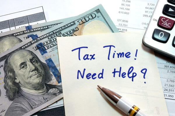 Picture of a sticky note that says tax time need help for how to files your taxes without a W-2.