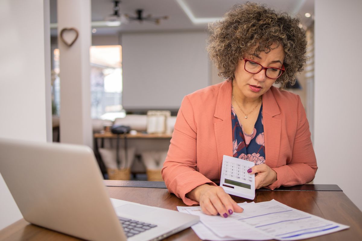 A woman learning about taxes.