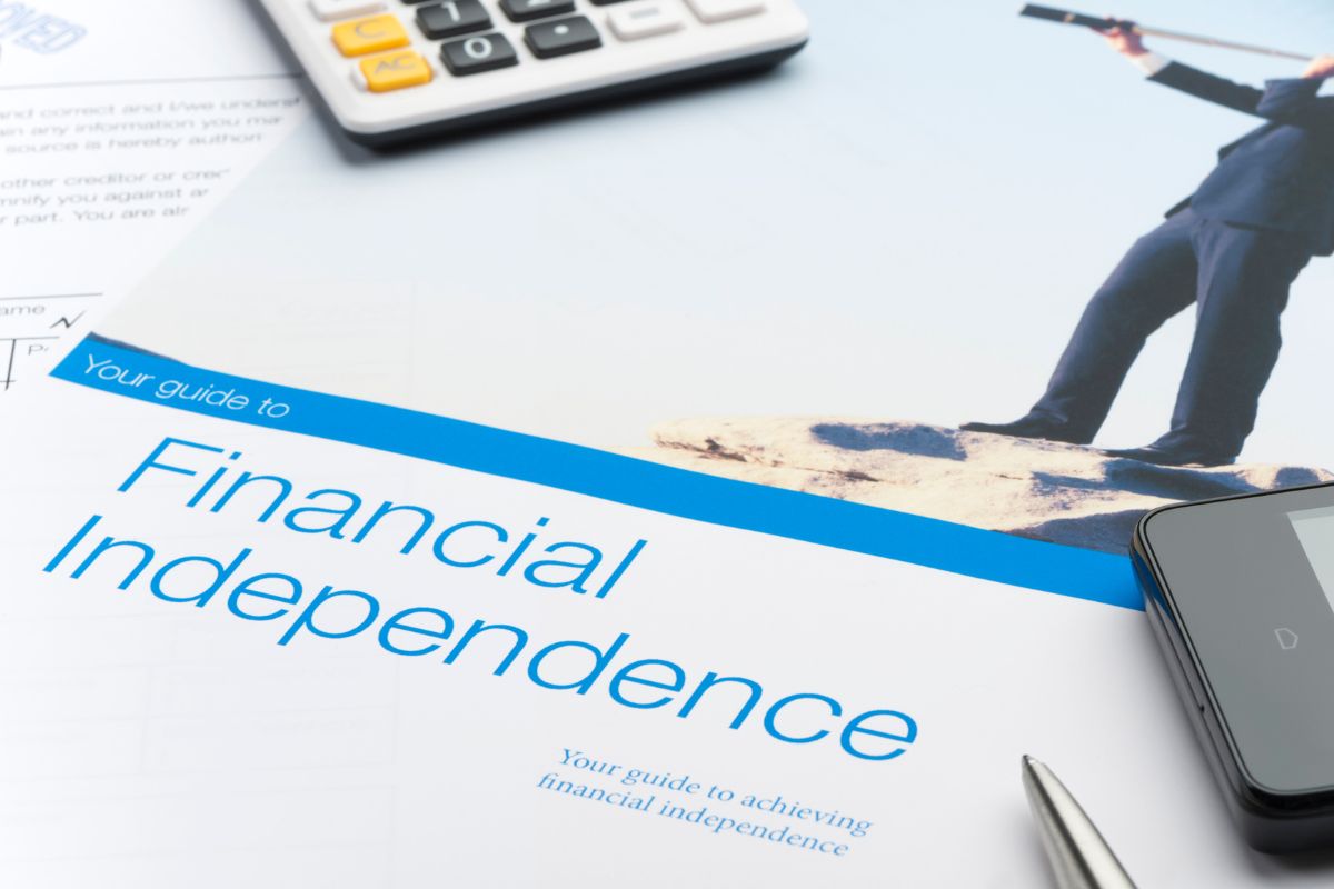 Picture of a paper with financial independence wording.