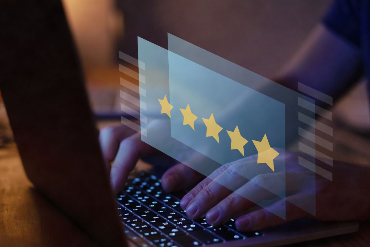 Image of a mystery shopper online.