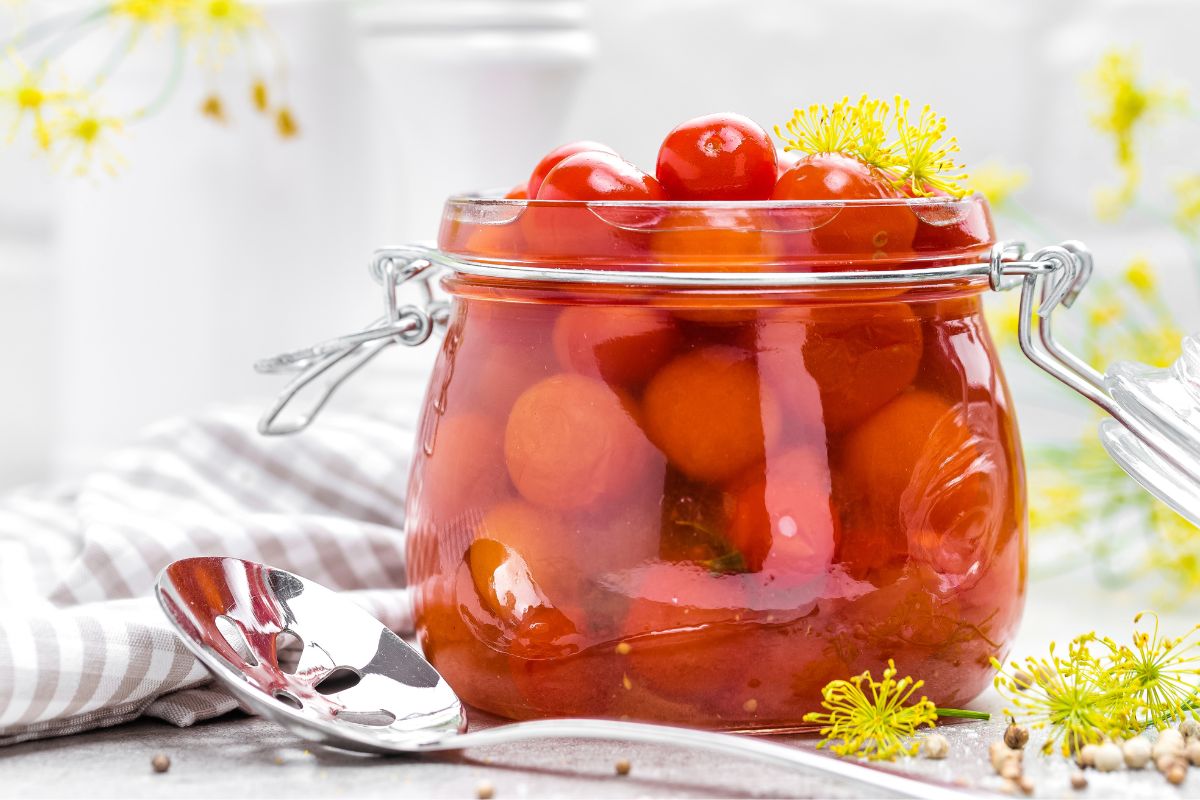 Picture of canned tomatoes.