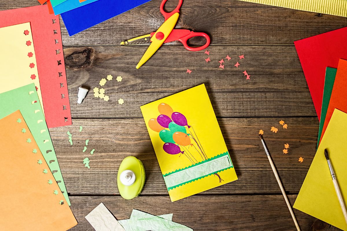 Image of vision board supplies.