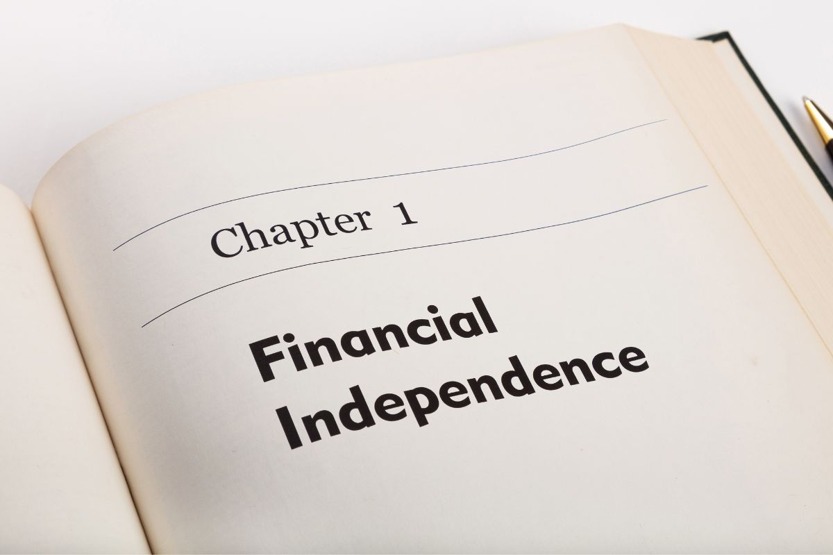A book with financial independence wording.