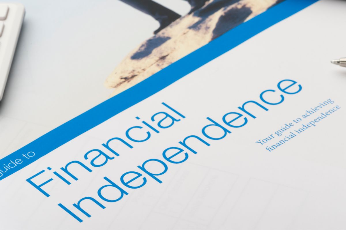 Picture of a paper with financial independence wording.
