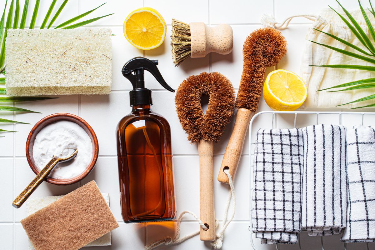 The photo shows DIY cleaning products.