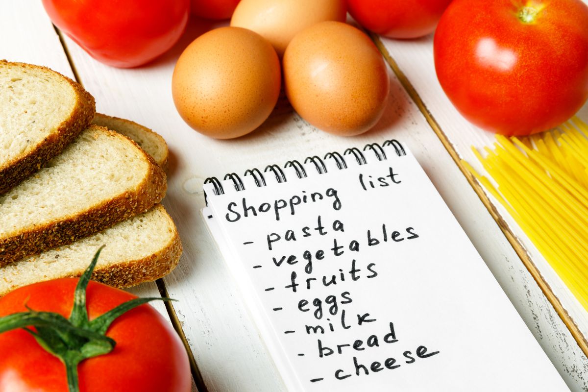 The picture shows ingredients and a shopping list.