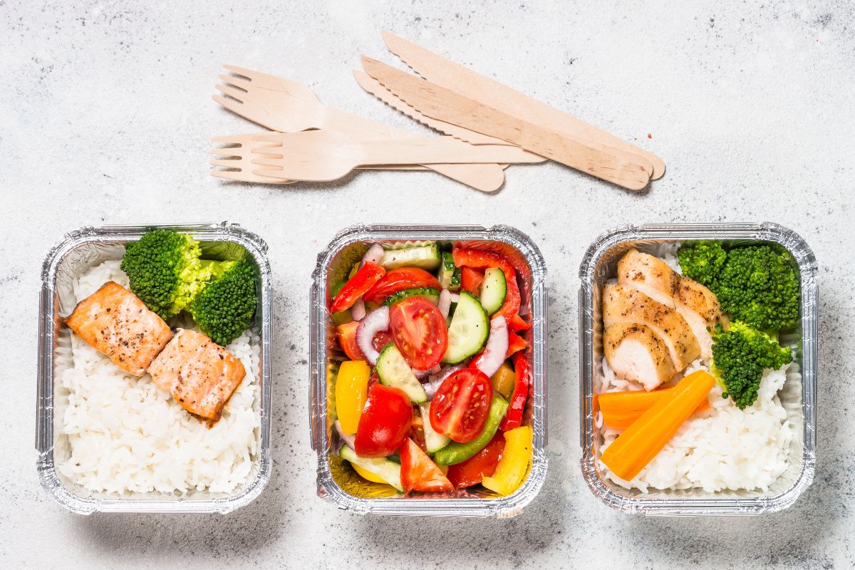 Picture of packed meals.