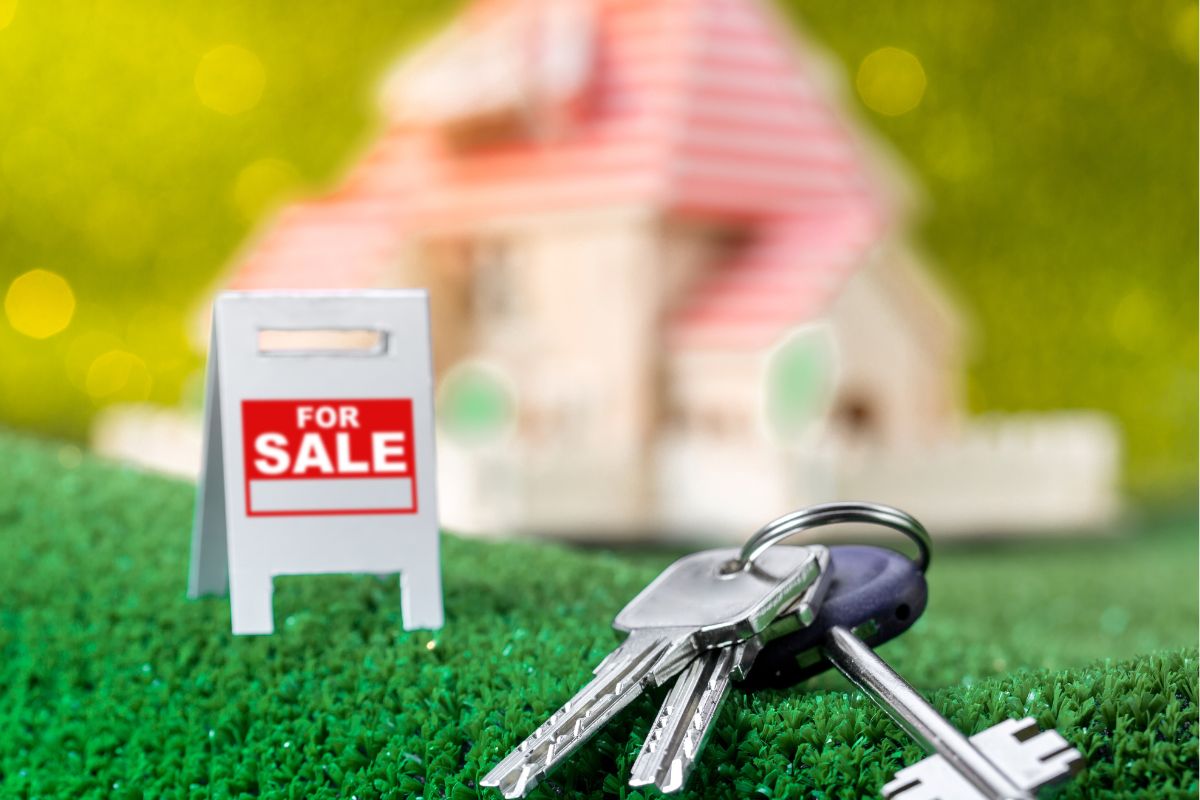 Photo of a house for sale.