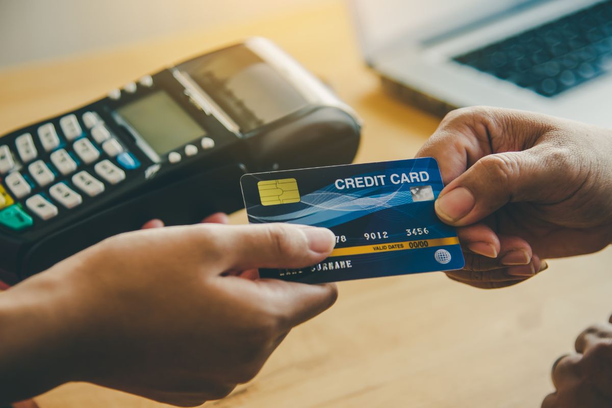 Picture of handing a credit card.