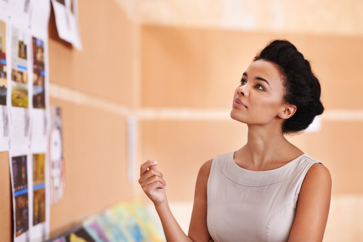 The photo shows a woman visualizing.