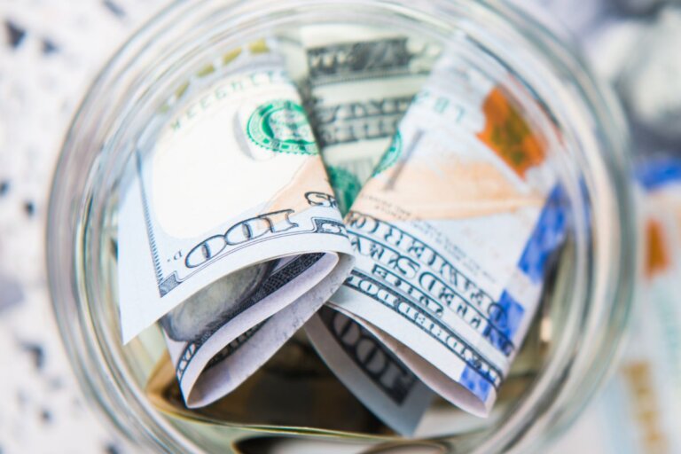 Featured image for MSN - save 5000 in 6 months tips.