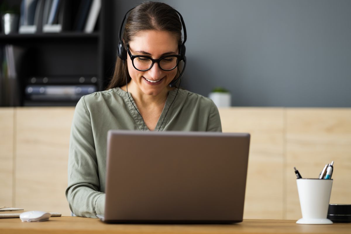Image of a woman working as a virtual assistant.