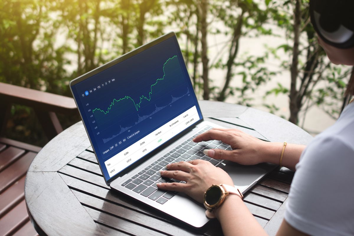A woman trading stocks online.