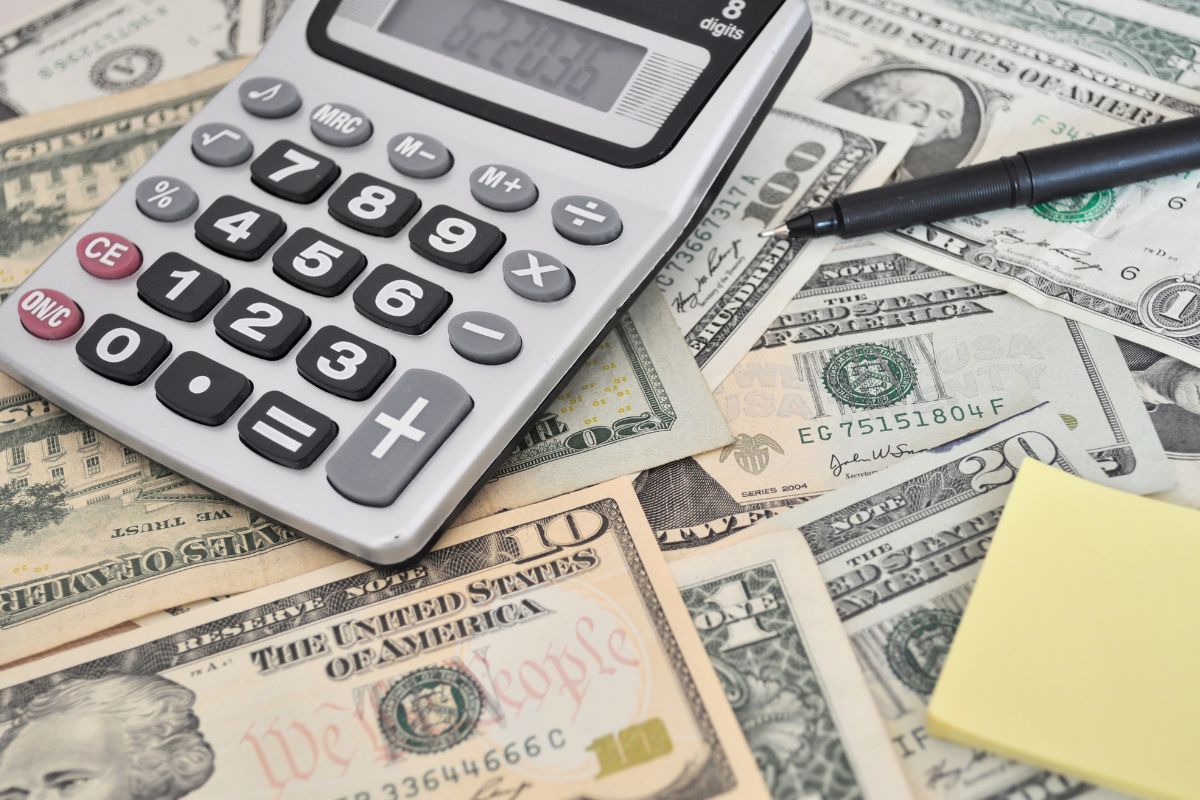 Photo d'argent et de calculatrice.