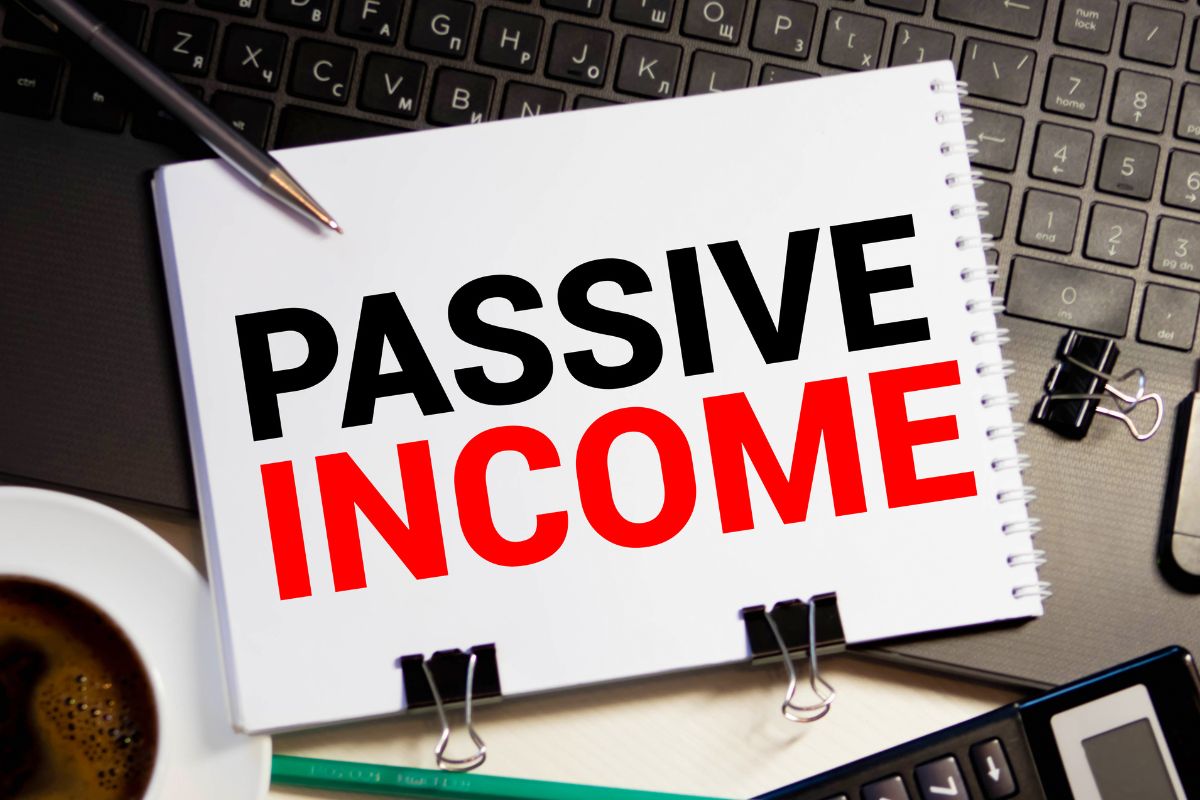 Image d'un carnet avec le terme revenu passif.
