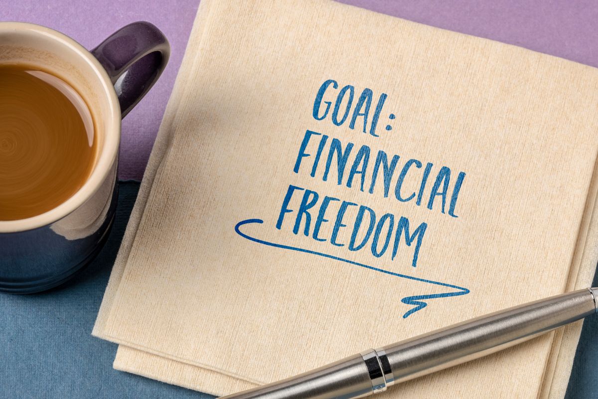 Image d'un papier avec l'objectif de liberté financière.