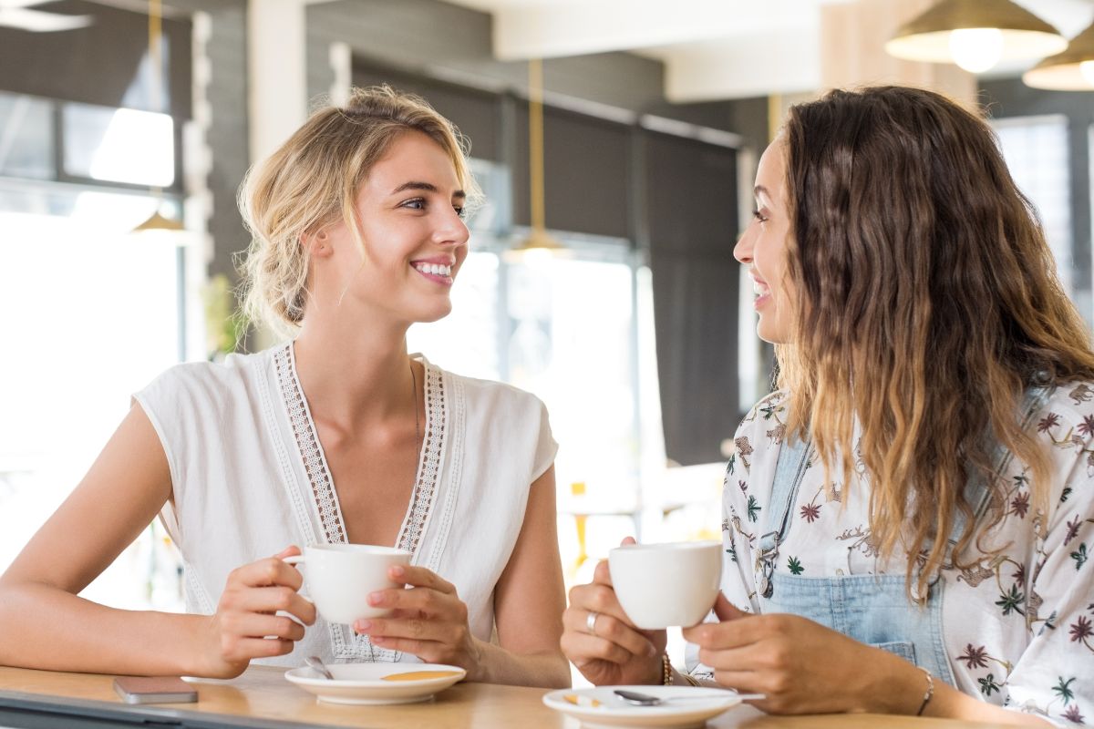 Photo of women who have a conversation.