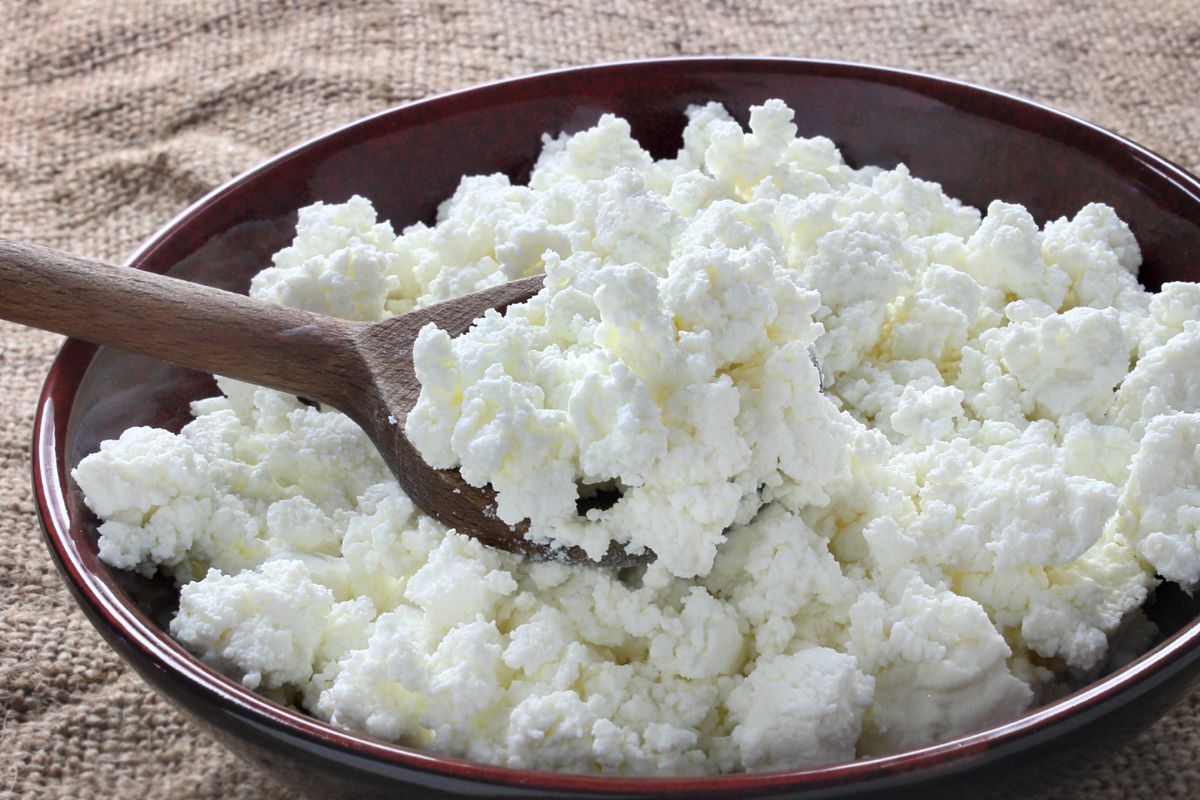 The picture shows a bowl of cottage cheese.