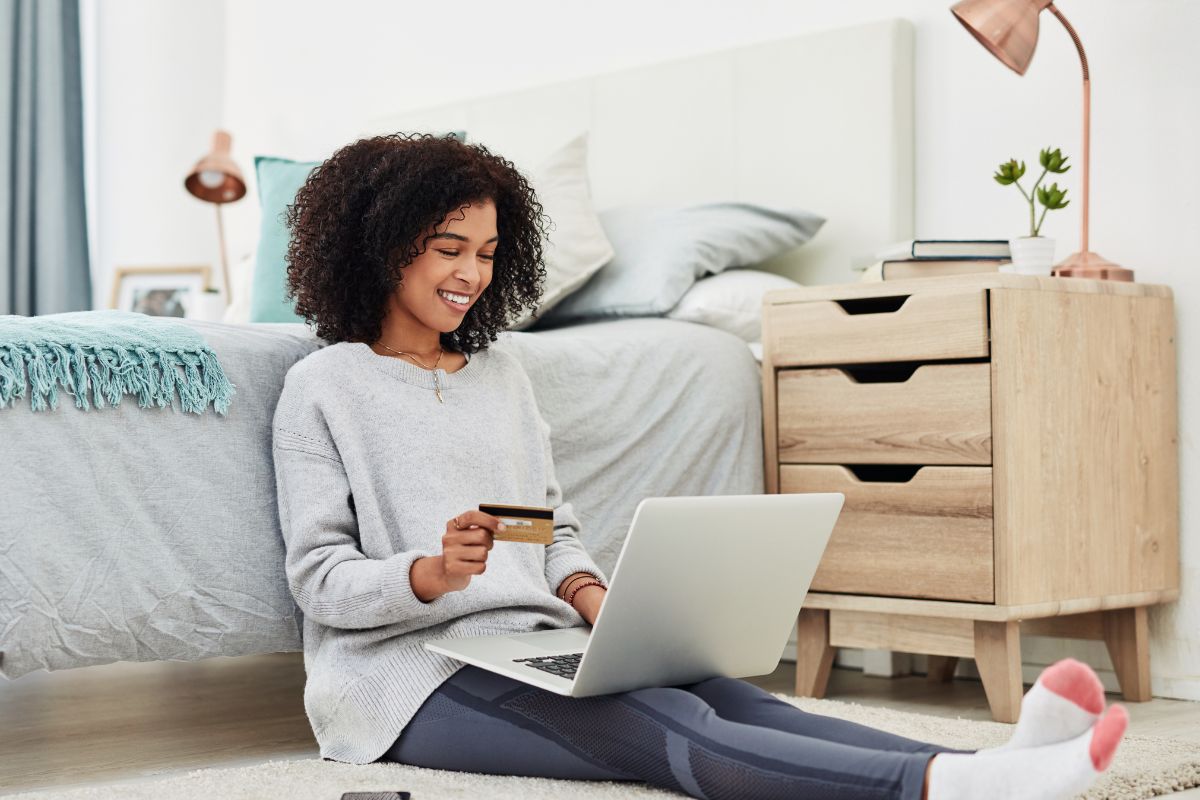 Image of a woman paying for a credit card online.