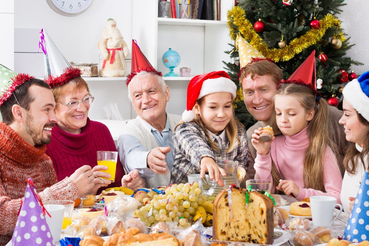 Picture of a family eating their Christmas meal.