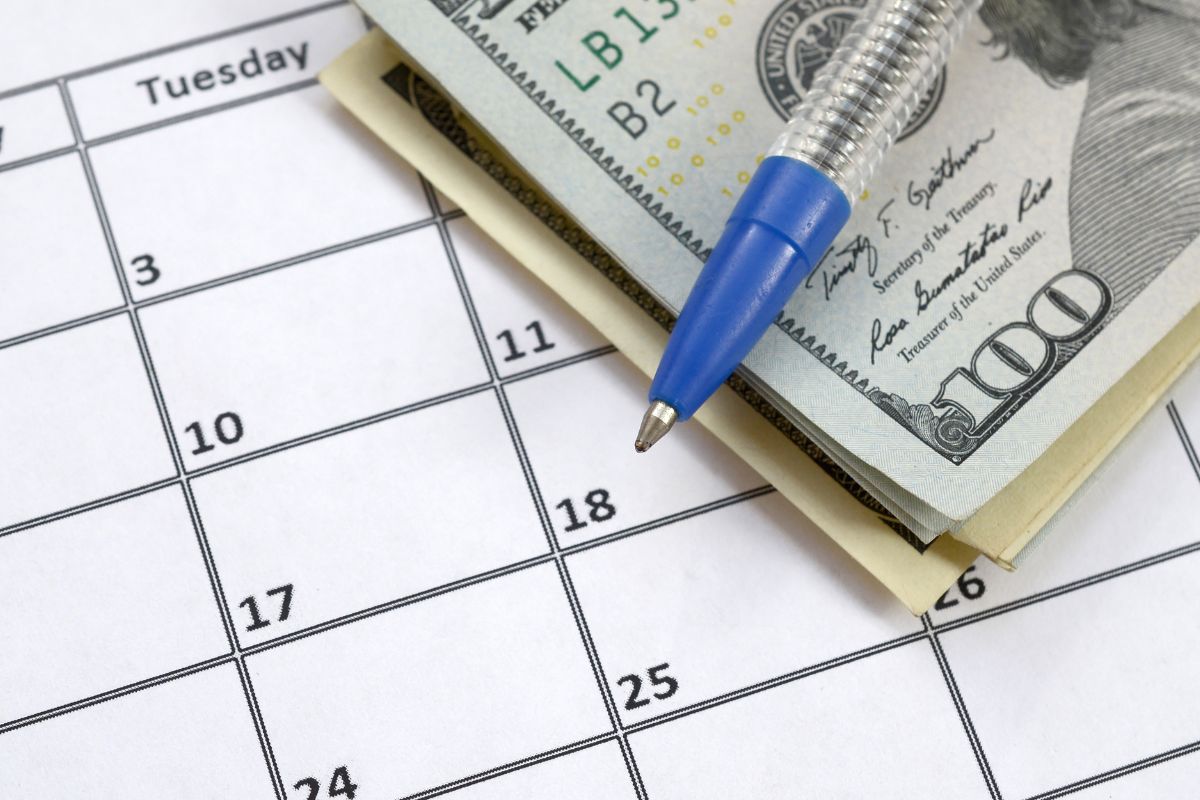 Image of money and a calendar.