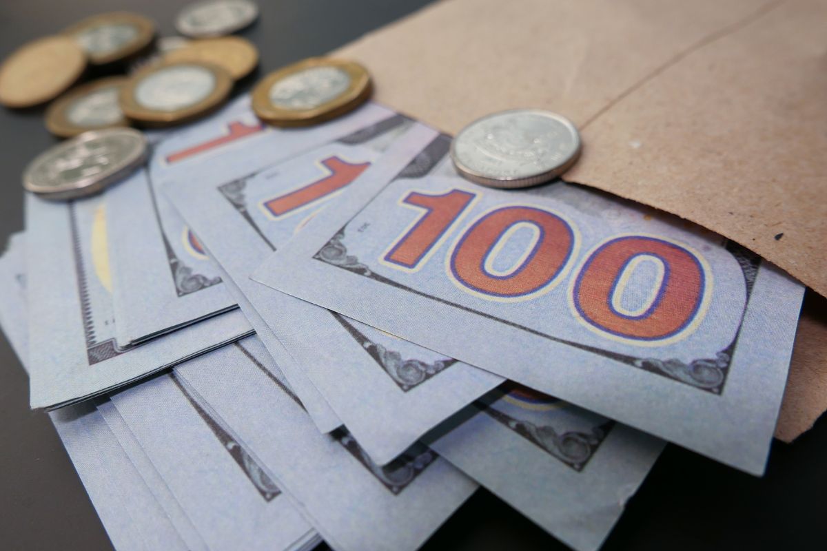 Picture of an envelope with money.