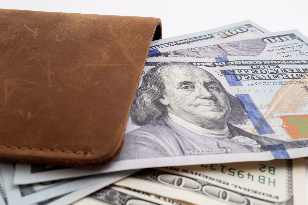 Photo of a wallet and money.