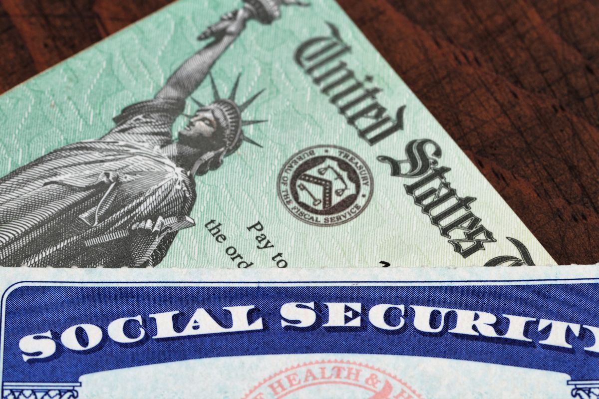 The image shows a treasury securities paper.