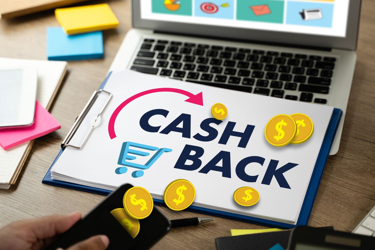 Picture of a paper with cashback wording.