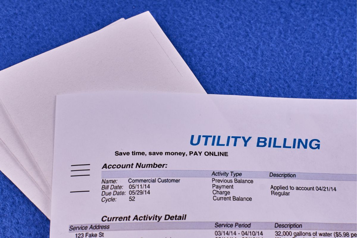La photo montre une facture de services publics.