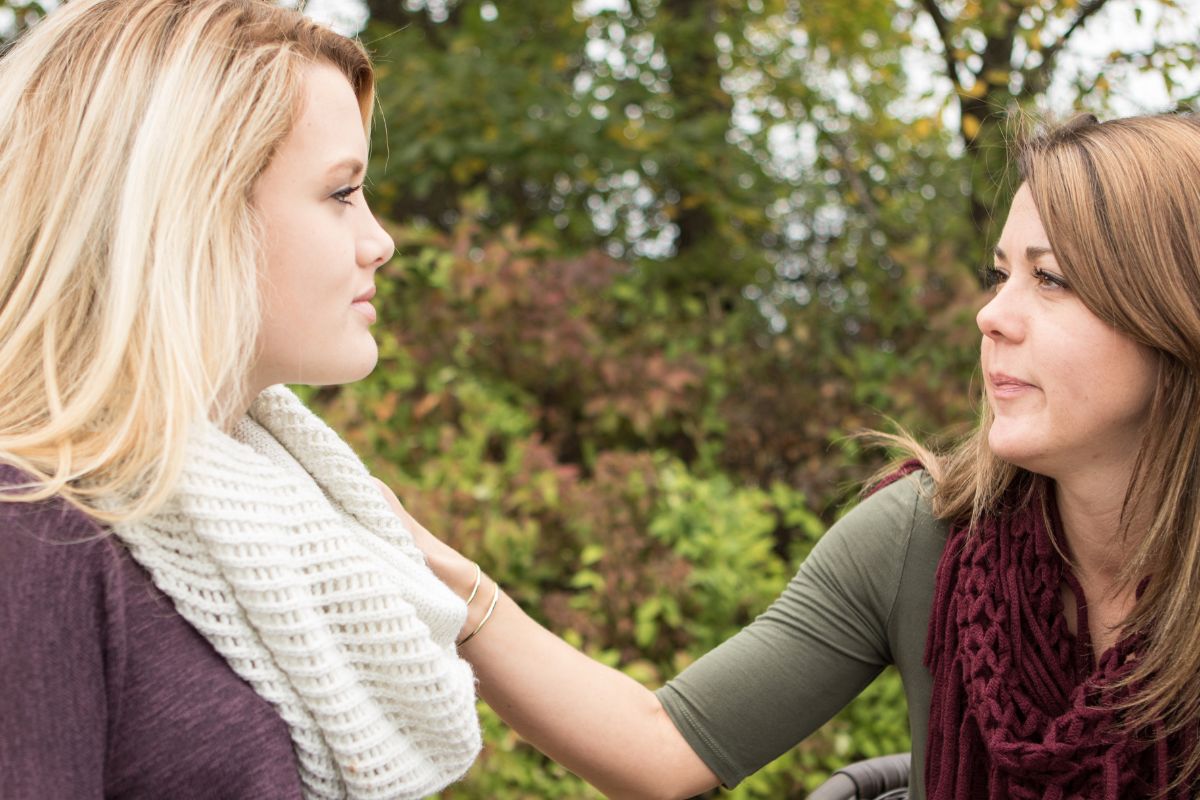Image of a mother and daughter conversation.