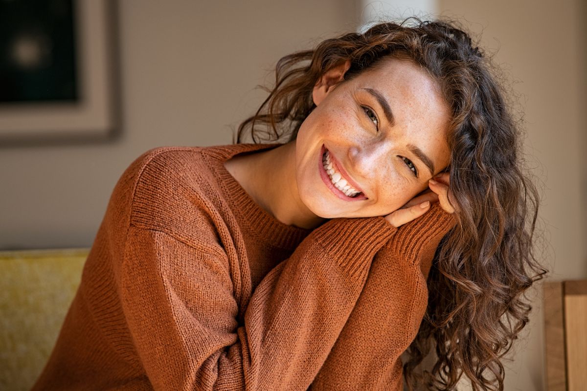 The picture shows a happy woman.