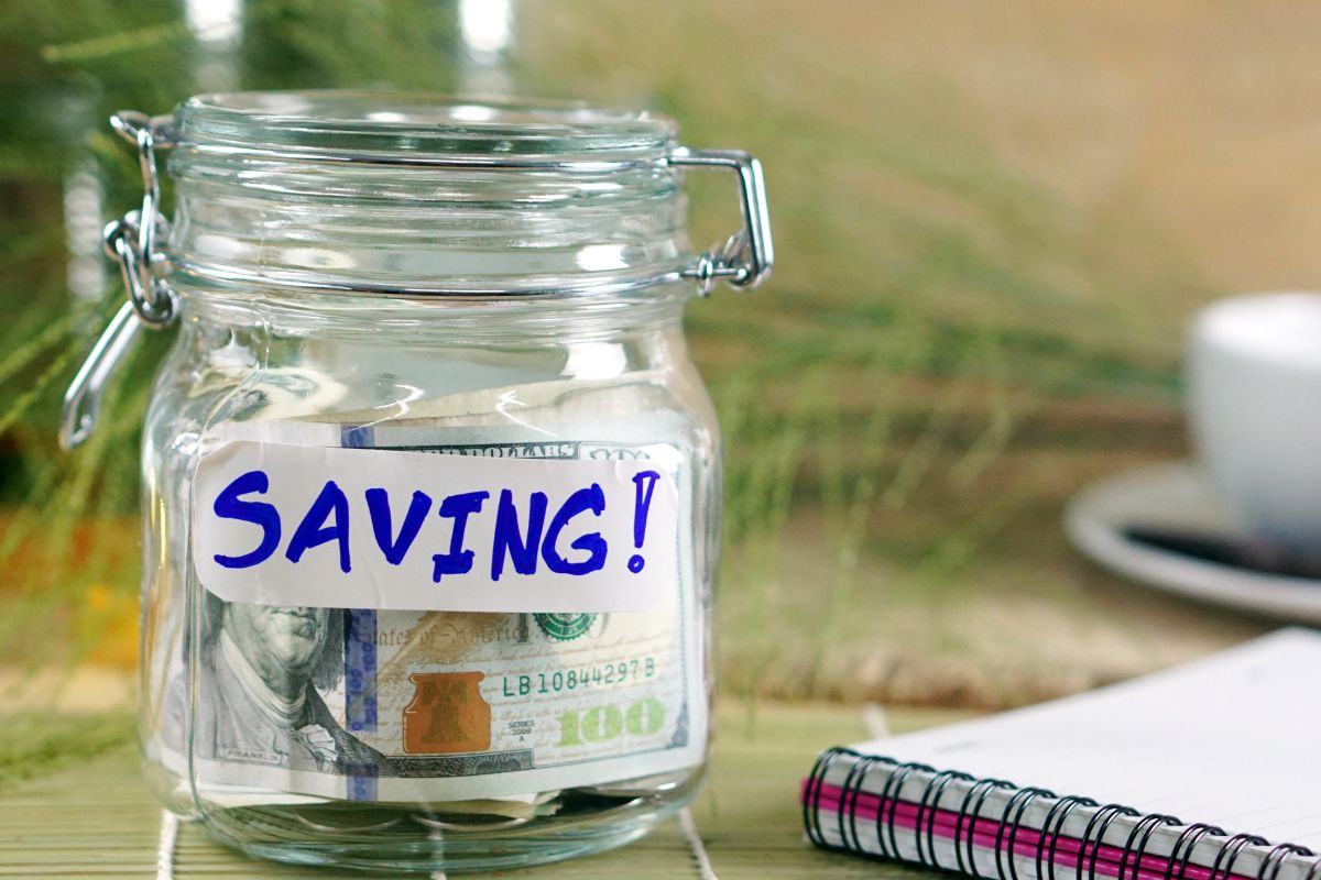 Image of a jar with savings.