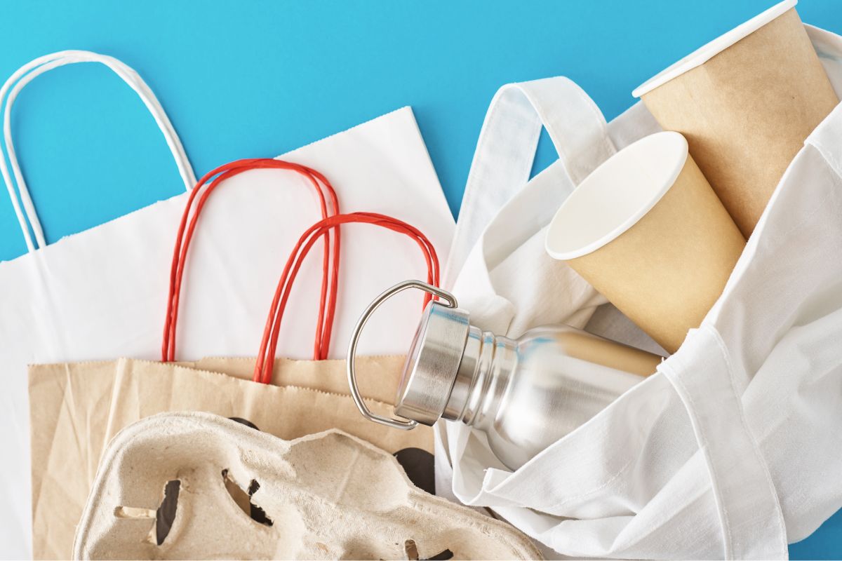 The picture shows reusable items.