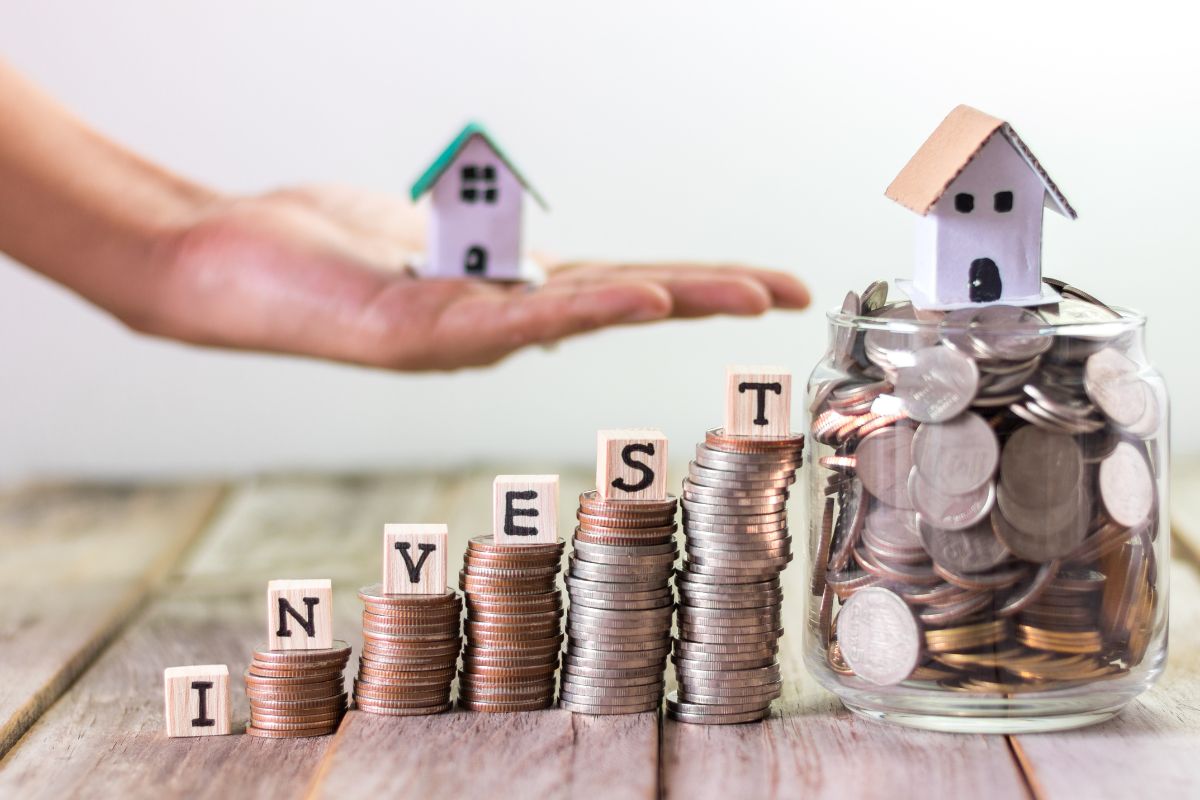 The photo shows investment money.