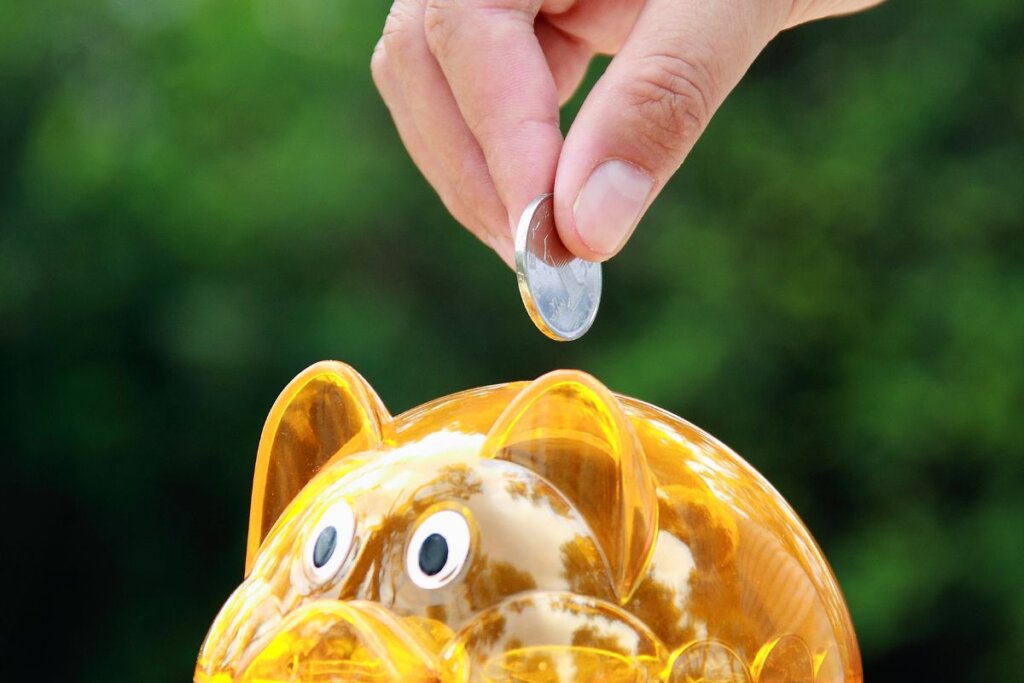 Featured Image for MSN - ways to save money daily.