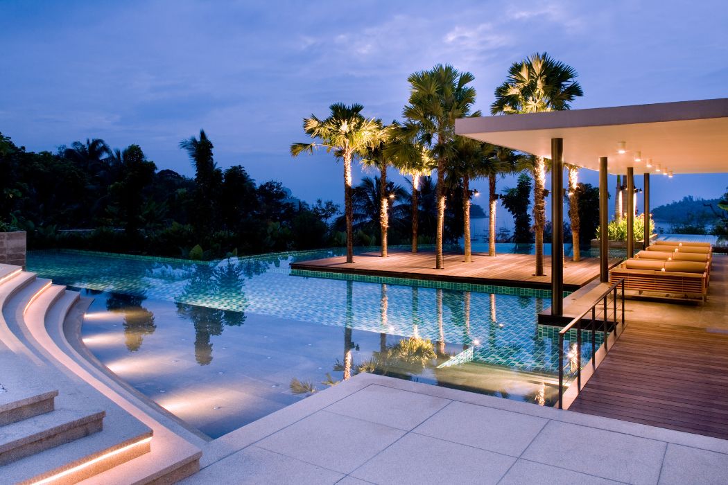 The image shows an expensive tourist area.